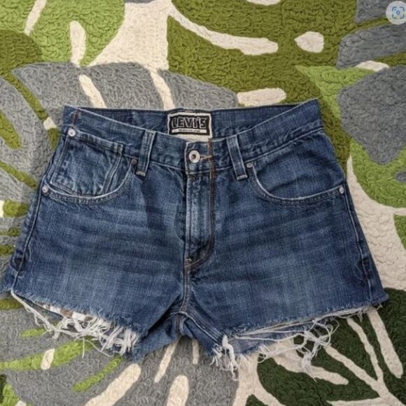 LEVI’S Distressed Denim Cutoffs M Jean Shorts - Picture 1 of 5